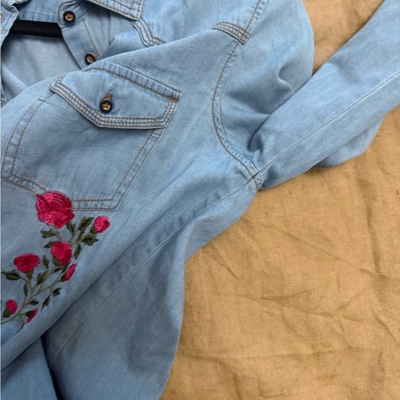 Zara chambray Embroidered flowers button down Denim Shirt - Picture 5 of 7